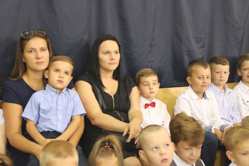 Rozpoczęcie roku szkolnego w SP 6 w Ostrołęce [03.09.2018] - zdjęcie #16 - eOstroleka.pl