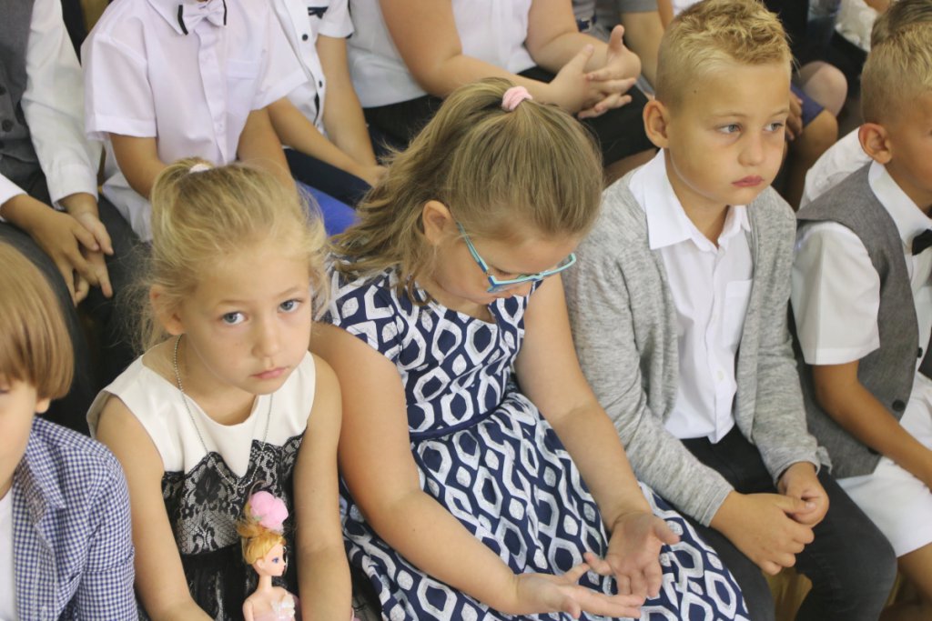 Rozpoczęcie roku szkolnego w SP 6 w Ostrołęce [03.09.2018] - zdjęcie #13 - eOstroleka.pl