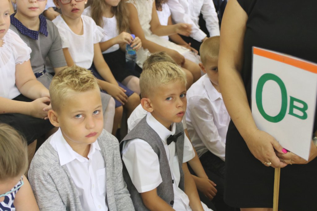 Rozpoczęcie roku szkolnego w SP 6 w Ostrołęce [03.09.2018] - zdjęcie #12 - eOstroleka.pl