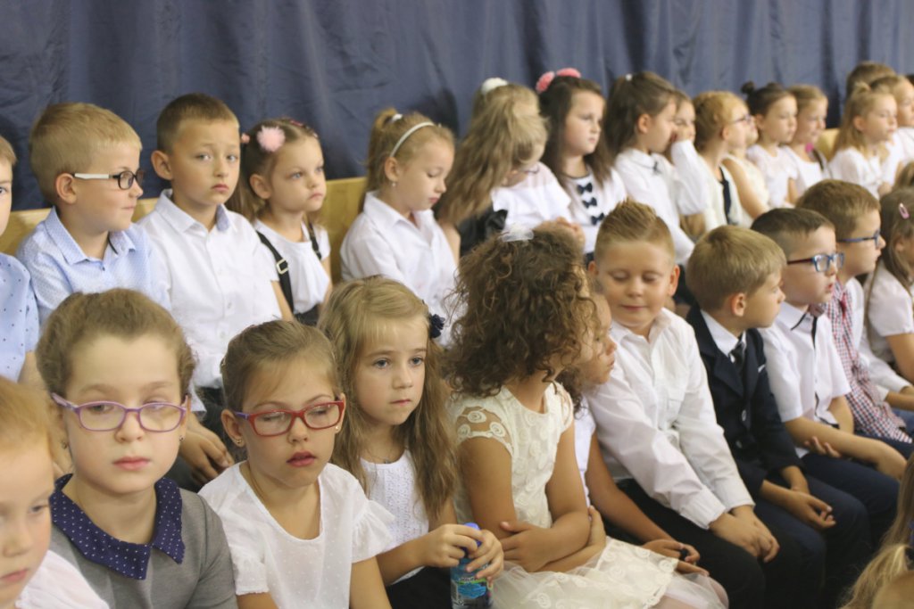Rozpoczęcie roku szkolnego w SP 6 w Ostrołęce [03.09.2018] - zdjęcie #11 - eOstroleka.pl