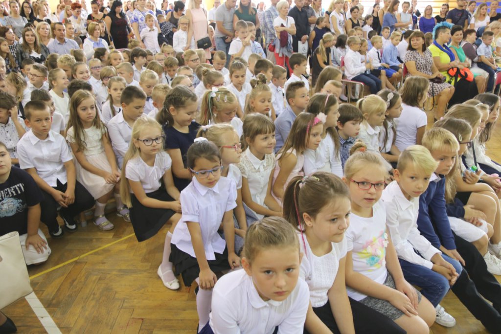 Rozpoczęcie roku szkolnego w SP 6 w Ostrołęce [03.09.2018] - zdjęcie #10 - eOstroleka.pl