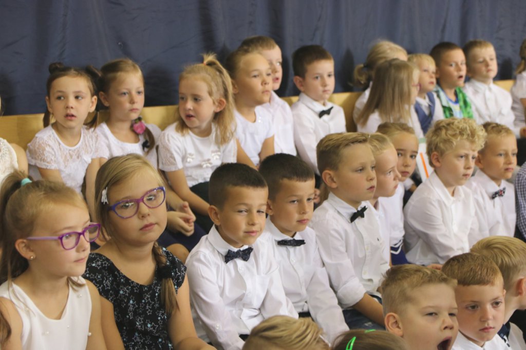 Rozpoczęcie roku szkolnego w SP 6 w Ostrołęce [03.09.2018] - zdjęcie #6 - eOstroleka.pl