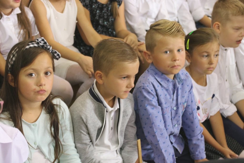 Rozpoczęcie roku szkolnego w SP 6 w Ostrołęce [03.09.2018] - zdjęcie #4 - eOstroleka.pl