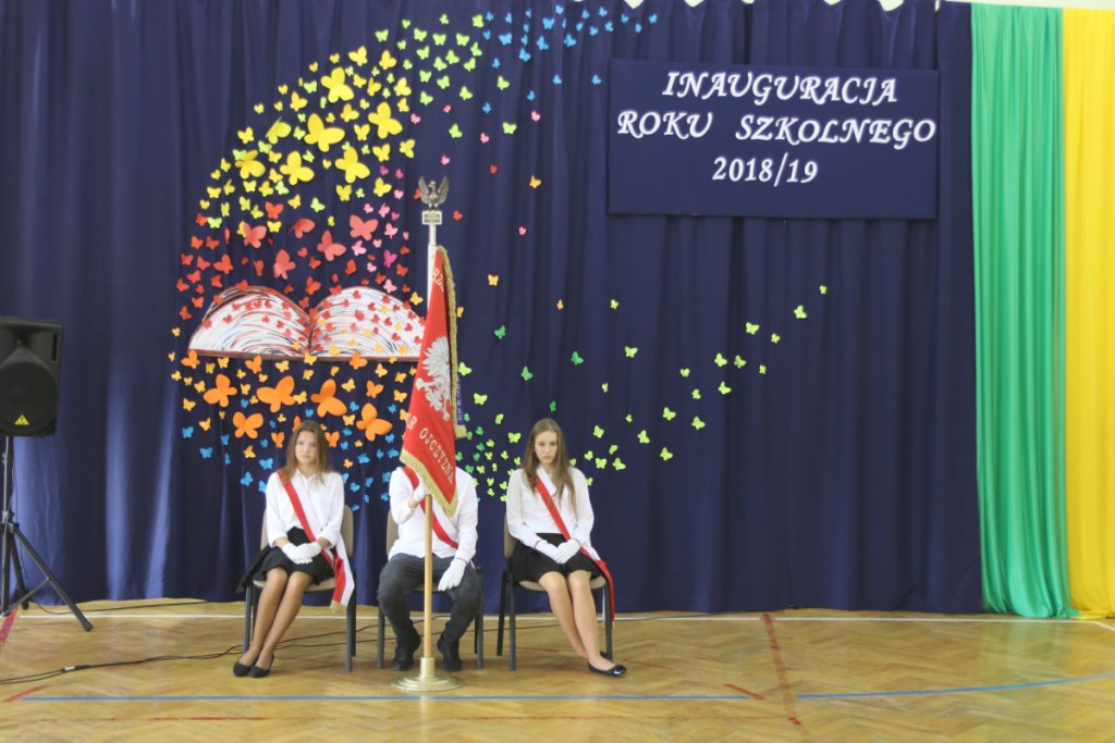 Rozpoczęcie roku szkolnego w SP 6 w Ostrołęce [03.09.2018] - zdjęcie #1 - eOstroleka.pl