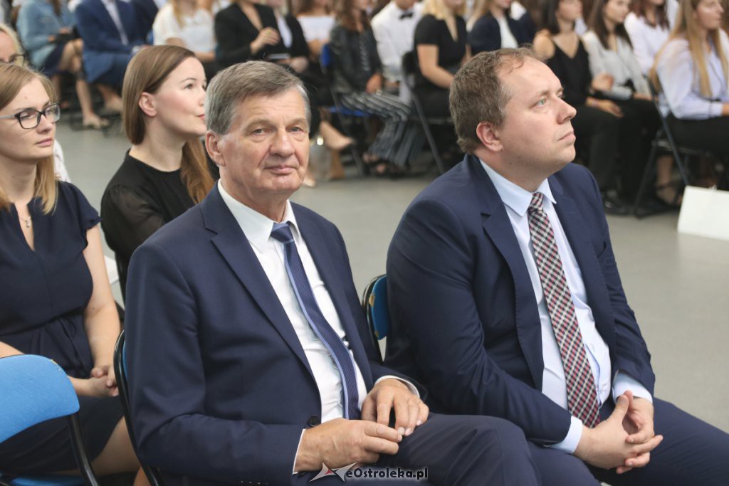 Rozpoczęcie roku szkolnego w  I LO w Ostrołęce [03.09.2018] - zdjęcie #67 - eOstroleka.pl