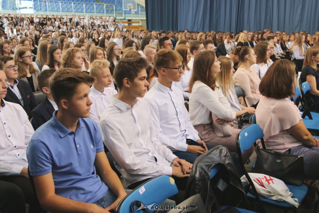 Rozpoczęcie roku szkolnego w  I LO w Ostrołęce [03.09.2018] - zdjęcie #66 - eOstroleka.pl