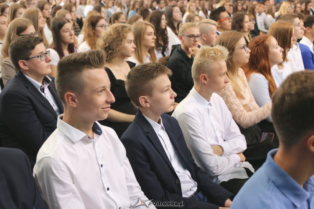 Rozpoczęcie roku szkolnego w  I LO w Ostrołęce [03.09.2018] - zdjęcie #64 - eOstroleka.pl