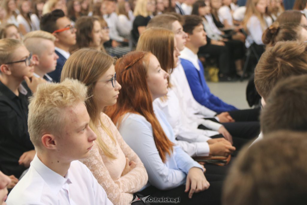 Rozpoczęcie roku szkolnego w  I LO w Ostrołęce [03.09.2018] - zdjęcie #63 - eOstroleka.pl