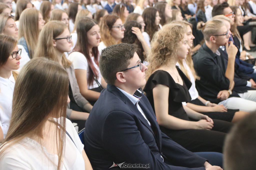 Rozpoczęcie roku szkolnego w  I LO w Ostrołęce [03.09.2018] - zdjęcie #61 - eOstroleka.pl