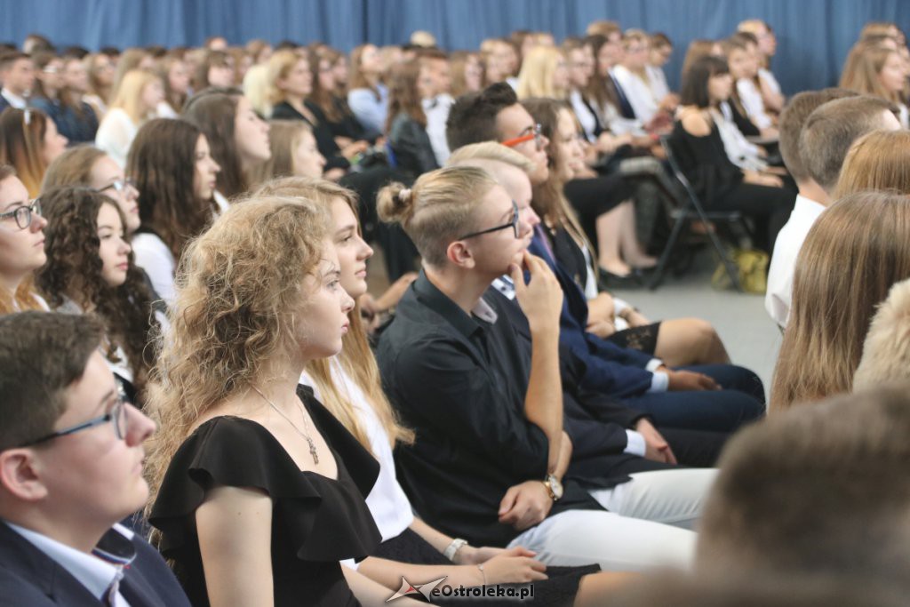 Rozpoczęcie roku szkolnego w  I LO w Ostrołęce [03.09.2018] - zdjęcie #60 - eOstroleka.pl