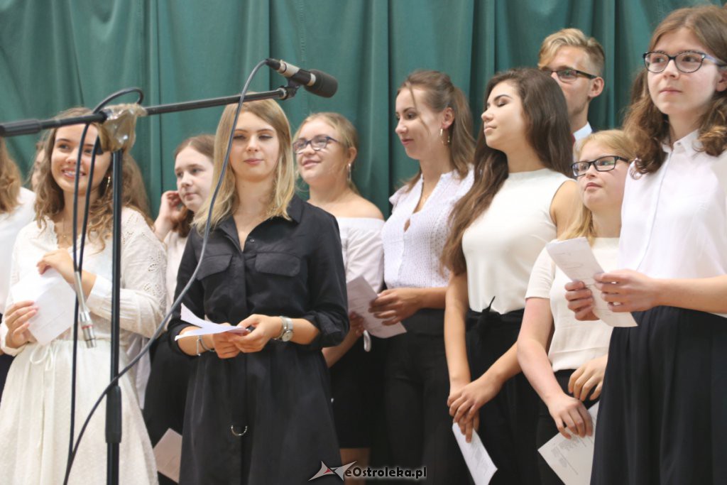 Rozpoczęcie roku szkolnego w  I LO w Ostrołęce [03.09.2018] - zdjęcie #53 - eOstroleka.pl