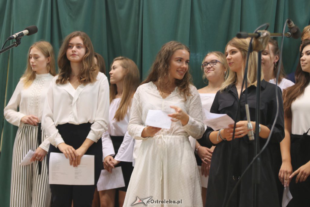 Rozpoczęcie roku szkolnego w  I LO w Ostrołęce [03.09.2018] - zdjęcie #52 - eOstroleka.pl