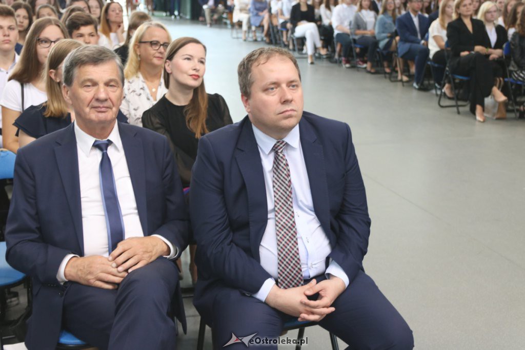Rozpoczęcie roku szkolnego w  I LO w Ostrołęce [03.09.2018] - zdjęcie #49 - eOstroleka.pl
