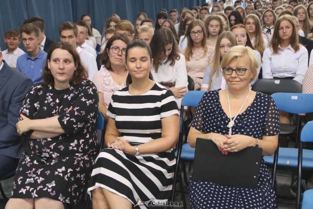 Rozpoczęcie roku szkolnego w  I LO w Ostrołęce [03.09.2018] - zdjęcie #48 - eOstroleka.pl