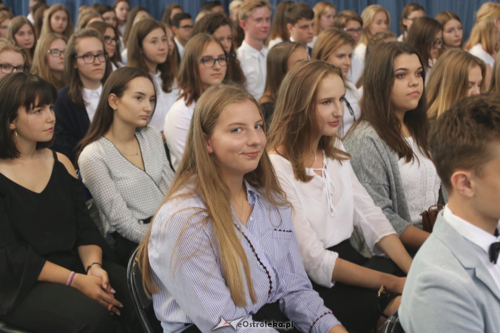 Rozpoczęcie roku szkolnego w  I LO w Ostrołęce [03.09.2018] - zdjęcie #45 - eOstroleka.pl