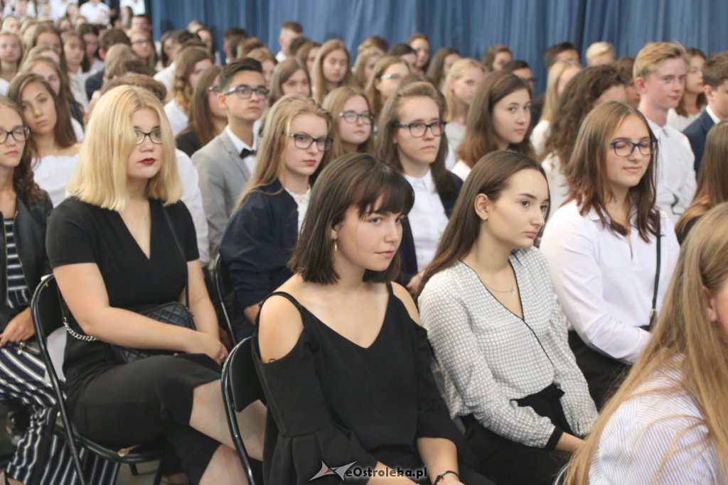 Rozpoczęcie roku szkolnego w  I LO w Ostrołęce [03.09.2018] - zdjęcie #44 - eOstroleka.pl