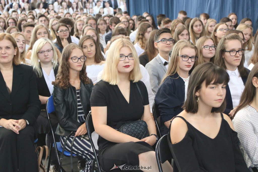 Rozpoczęcie roku szkolnego w  I LO w Ostrołęce [03.09.2018] - zdjęcie #40 - eOstroleka.pl