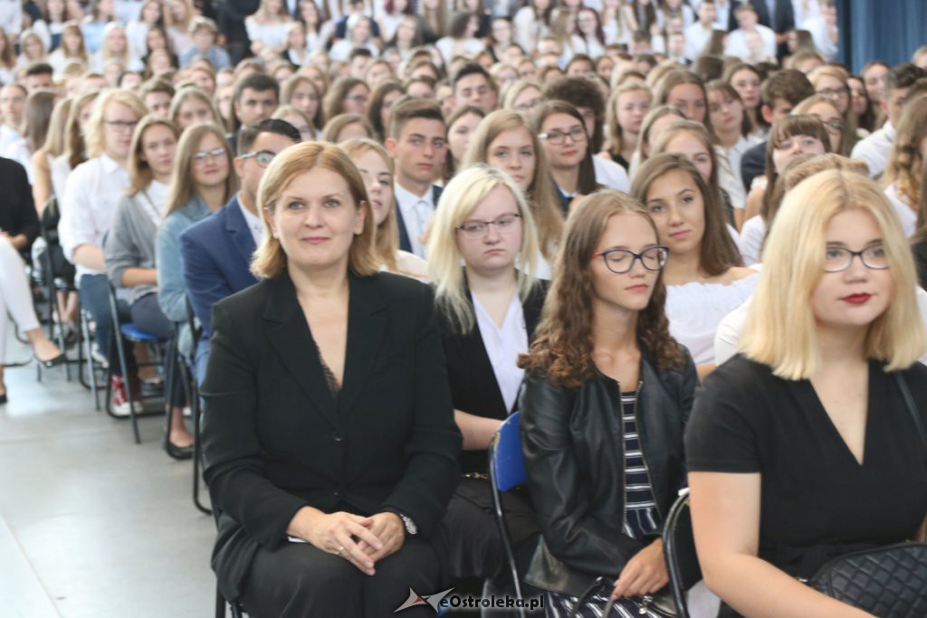 Rozpoczęcie roku szkolnego w  I LO w Ostrołęce [03.09.2018] - zdjęcie #39 - eOstroleka.pl
