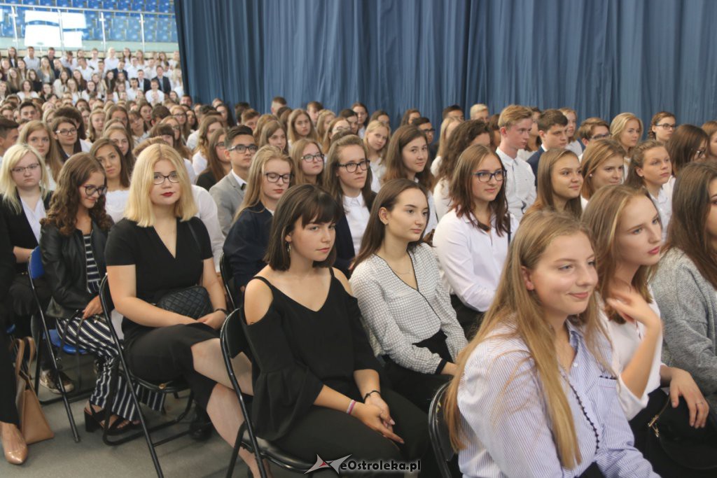 Rozpoczęcie roku szkolnego w  I LO w Ostrołęce [03.09.2018] - zdjęcie #38 - eOstroleka.pl
