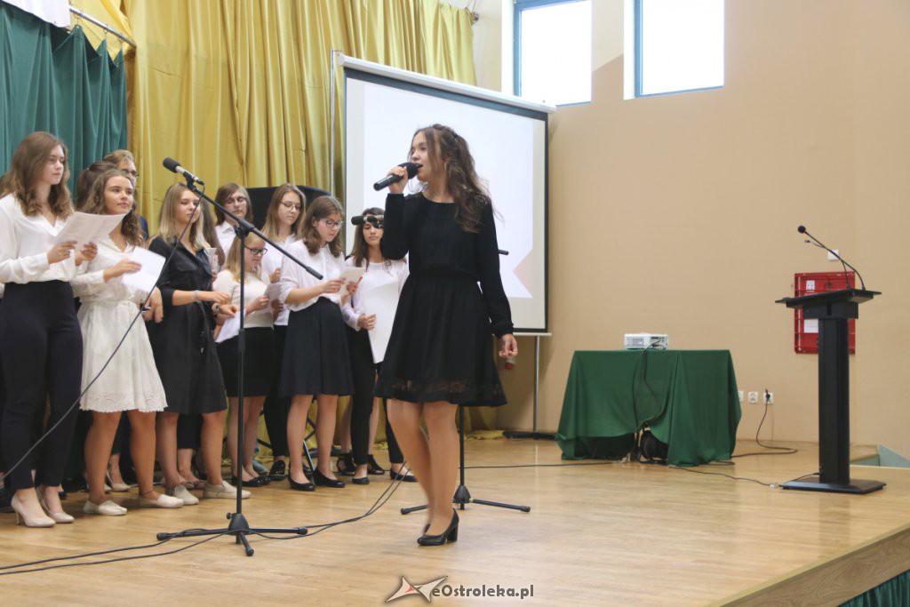 Rozpoczęcie roku szkolnego w  I LO w Ostrołęce [03.09.2018] - zdjęcie #35 - eOstroleka.pl