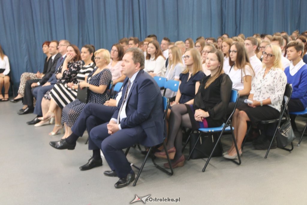 Rozpoczęcie roku szkolnego w  I LO w Ostrołęce [03.09.2018] - zdjęcie #33 - eOstroleka.pl