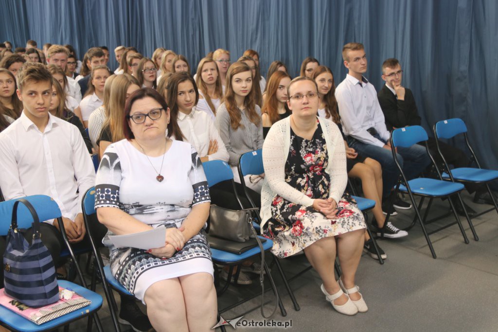 Rozpoczęcie roku szkolnego w  I LO w Ostrołęce [03.09.2018] - zdjęcie #32 - eOstroleka.pl
