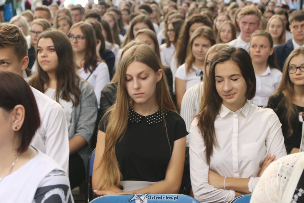 Rozpoczęcie roku szkolnego w  I LO w Ostrołęce [03.09.2018] - zdjęcie #31 - eOstroleka.pl