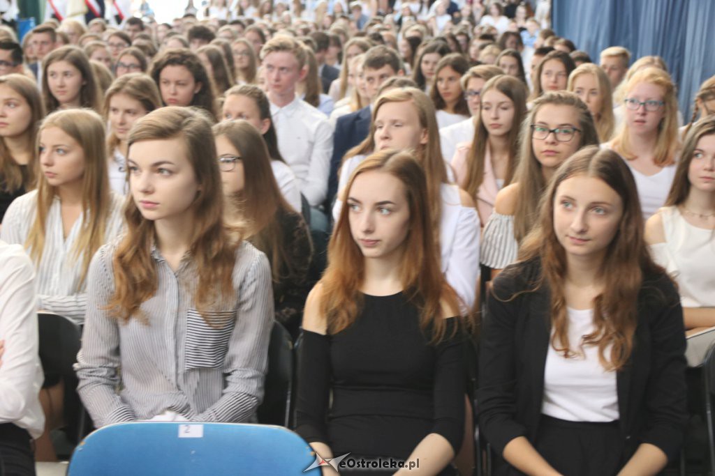 Rozpoczęcie roku szkolnego w  I LO w Ostrołęce [03.09.2018] - zdjęcie #30 - eOstroleka.pl