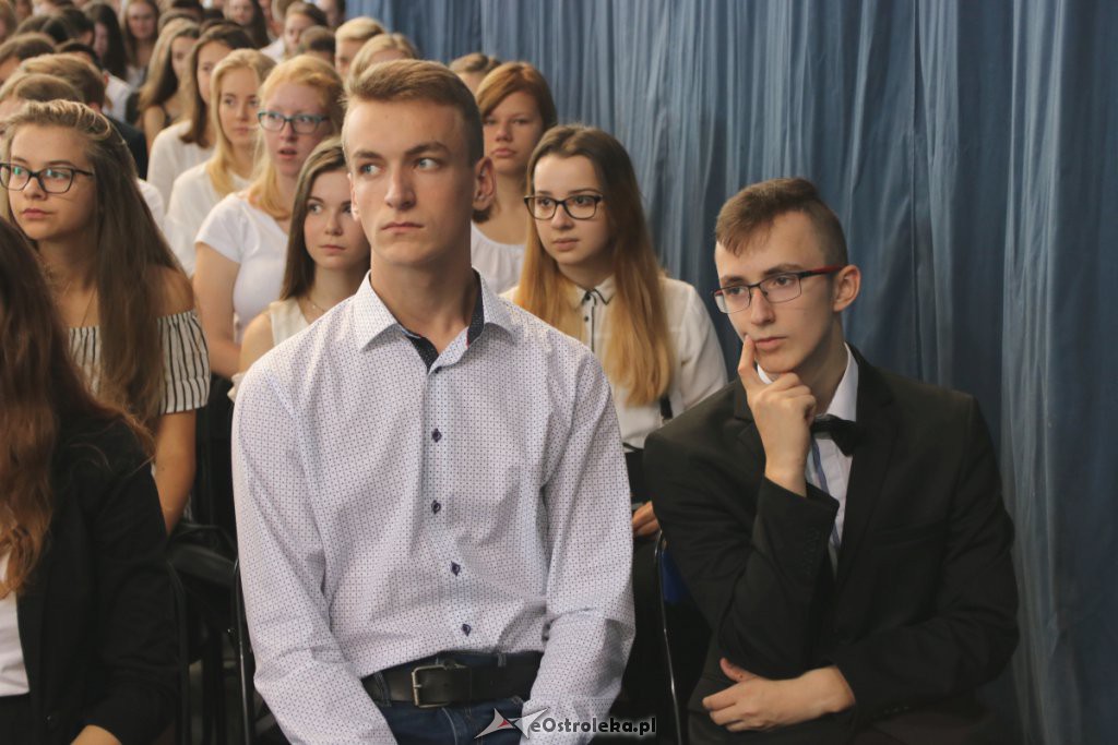 Rozpoczęcie roku szkolnego w  I LO w Ostrołęce [03.09.2018] - zdjęcie #29 - eOstroleka.pl