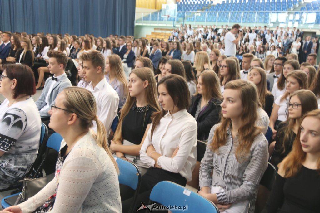 Rozpoczęcie roku szkolnego w  I LO w Ostrołęce [03.09.2018] - zdjęcie #28 - eOstroleka.pl