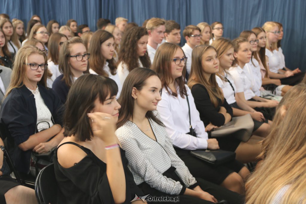 Rozpoczęcie roku szkolnego w  I LO w Ostrołęce [03.09.2018] - zdjęcie #27 - eOstroleka.pl