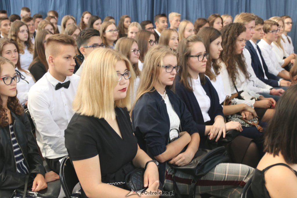 Rozpoczęcie roku szkolnego w  I LO w Ostrołęce [03.09.2018] - zdjęcie #26 - eOstroleka.pl