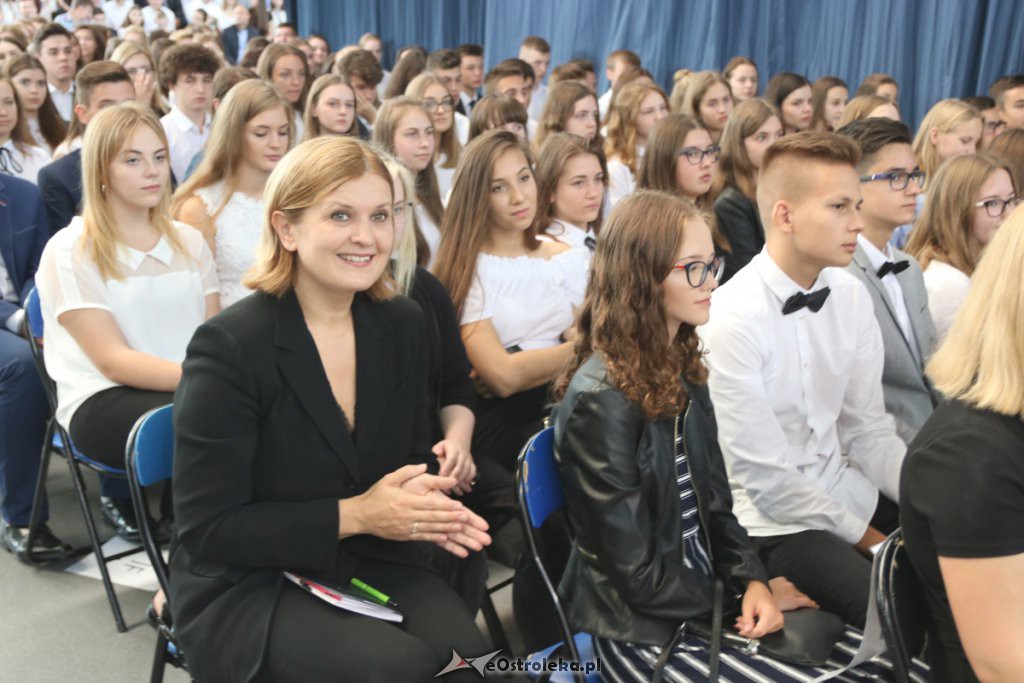 Rozpoczęcie roku szkolnego w  I LO w Ostrołęce [03.09.2018] - zdjęcie #25 - eOstroleka.pl