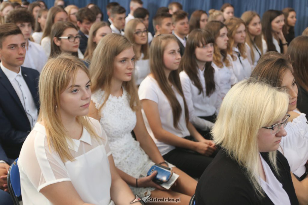 Rozpoczęcie roku szkolnego w  I LO w Ostrołęce [03.09.2018] - zdjęcie #23 - eOstroleka.pl