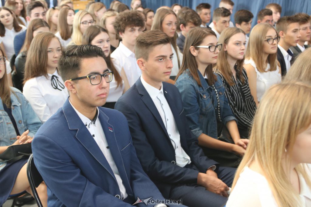 Rozpoczęcie roku szkolnego w  I LO w Ostrołęce [03.09.2018] - zdjęcie #22 - eOstroleka.pl