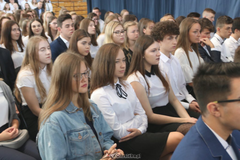 Rozpoczęcie roku szkolnego w  I LO w Ostrołęce [03.09.2018] - zdjęcie #20 - eOstroleka.pl
