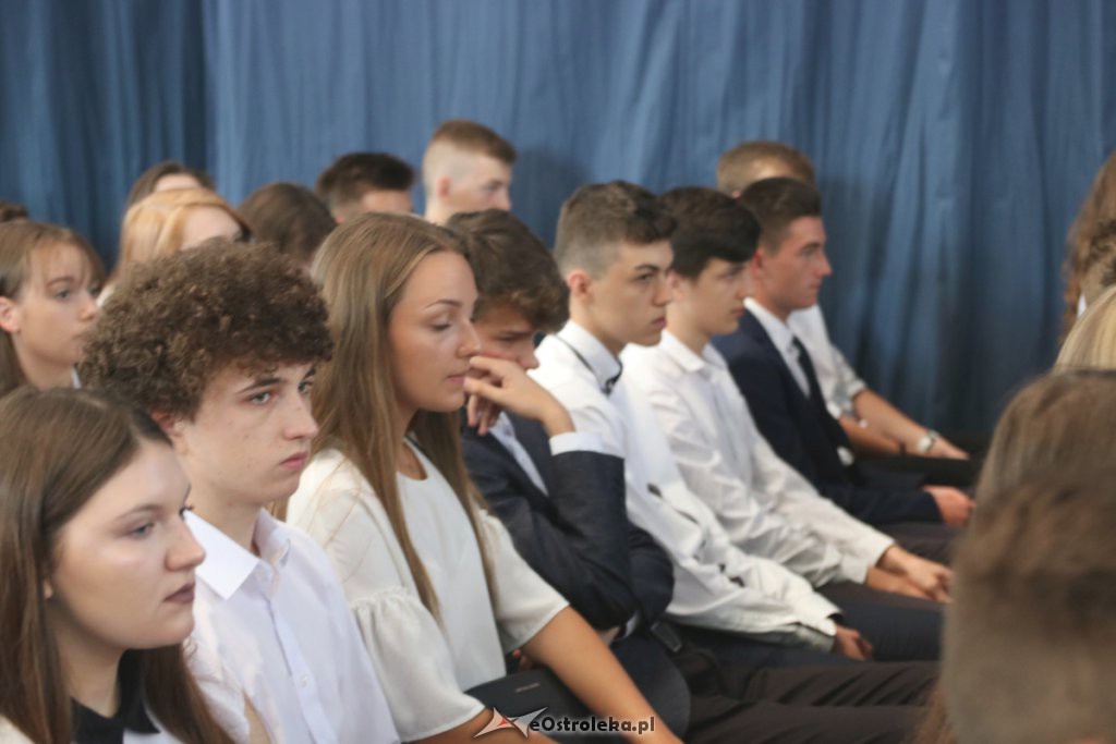 Rozpoczęcie roku szkolnego w  I LO w Ostrołęce [03.09.2018] - zdjęcie #19 - eOstroleka.pl