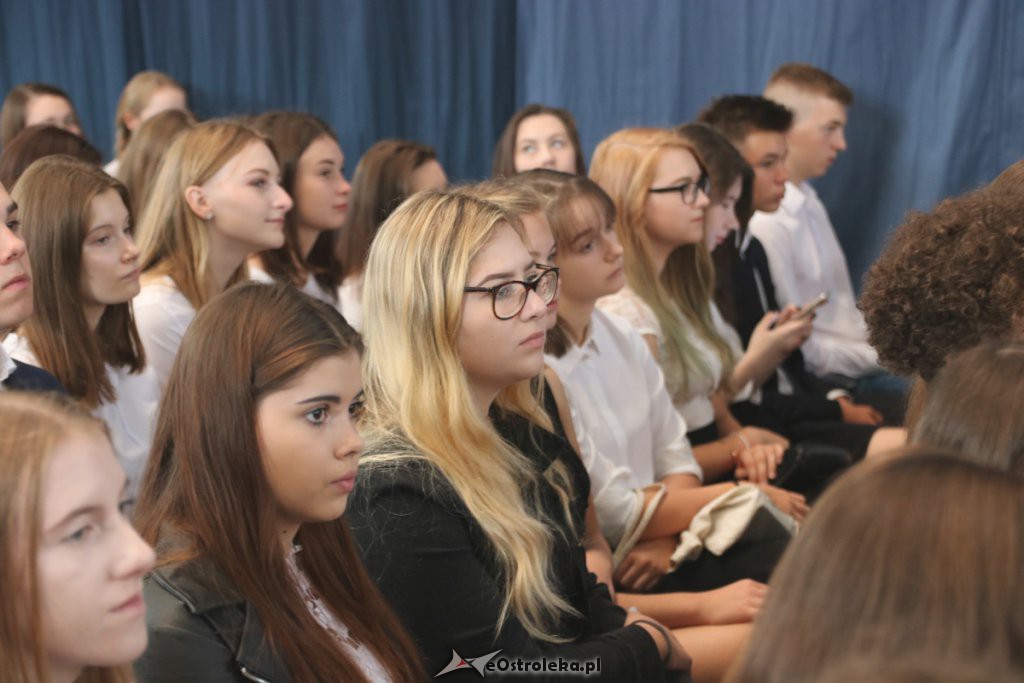 Rozpoczęcie roku szkolnego w  I LO w Ostrołęce [03.09.2018] - zdjęcie #17 - eOstroleka.pl