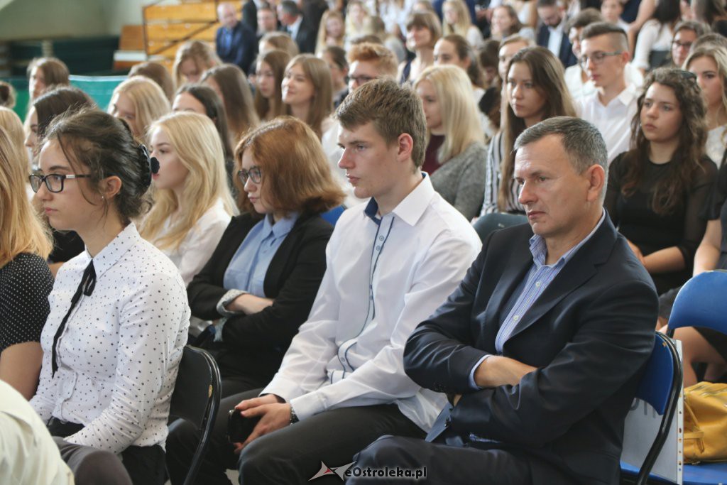 Rozpoczęcie roku szkolnego w  I LO w Ostrołęce [03.09.2018] - zdjęcie #16 - eOstroleka.pl
