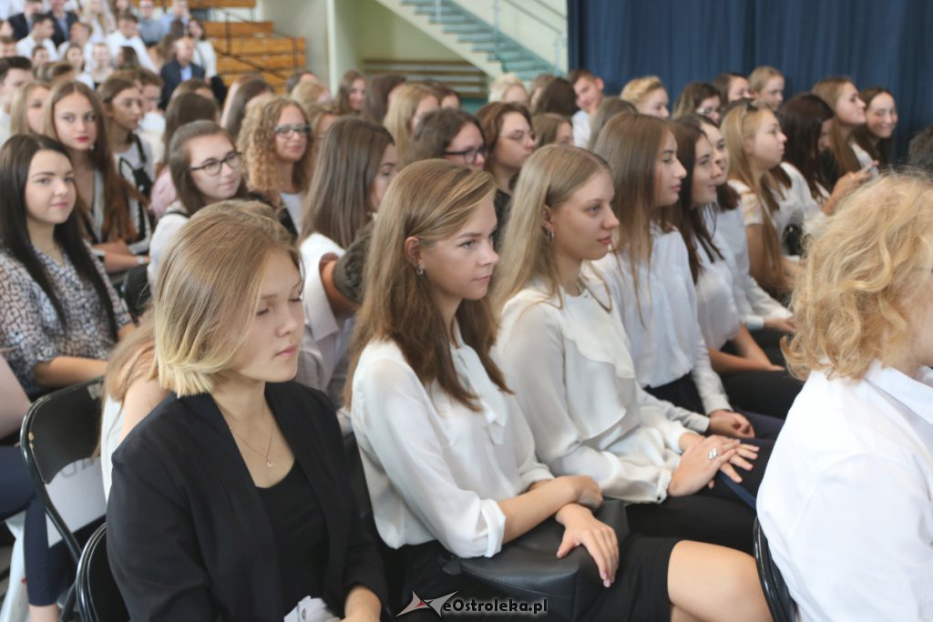 Rozpoczęcie roku szkolnego w  I LO w Ostrołęce [03.09.2018] - zdjęcie #15 - eOstroleka.pl