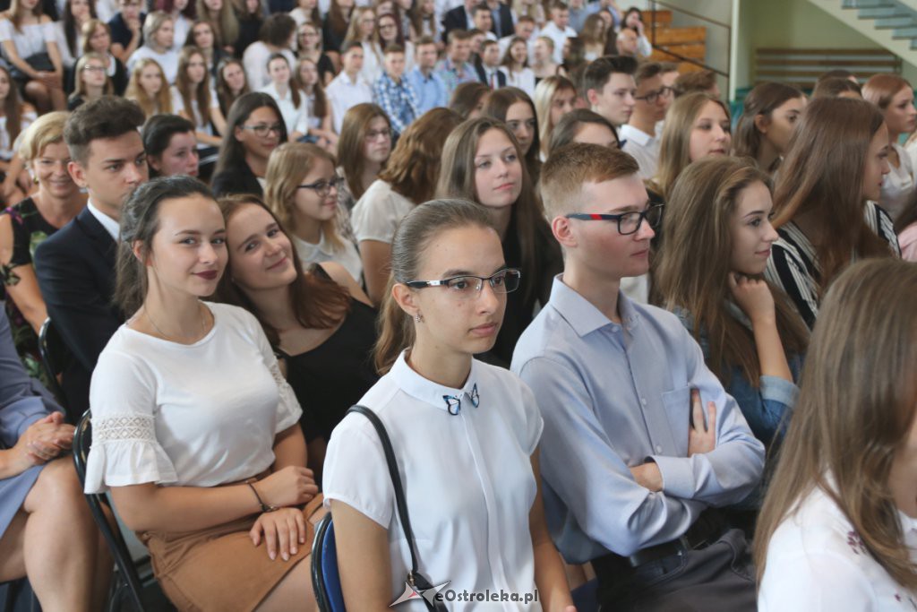 Rozpoczęcie roku szkolnego w  I LO w Ostrołęce [03.09.2018] - zdjęcie #13 - eOstroleka.pl