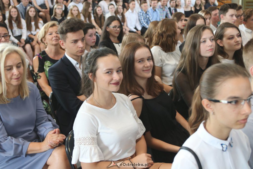 Rozpoczęcie roku szkolnego w  I LO w Ostrołęce [03.09.2018] - zdjęcie #12 - eOstroleka.pl