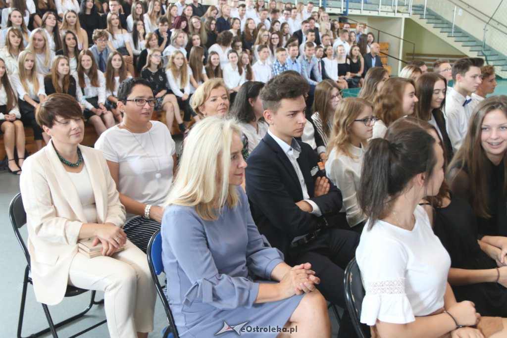 Rozpoczęcie roku szkolnego w  I LO w Ostrołęce [03.09.2018] - zdjęcie #10 - eOstroleka.pl