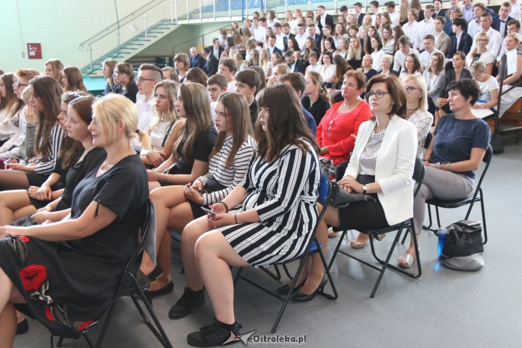 Rozpoczęcie roku szkolnego w  I LO w Ostrołęce [03.09.2018] - zdjęcie #9 - eOstroleka.pl