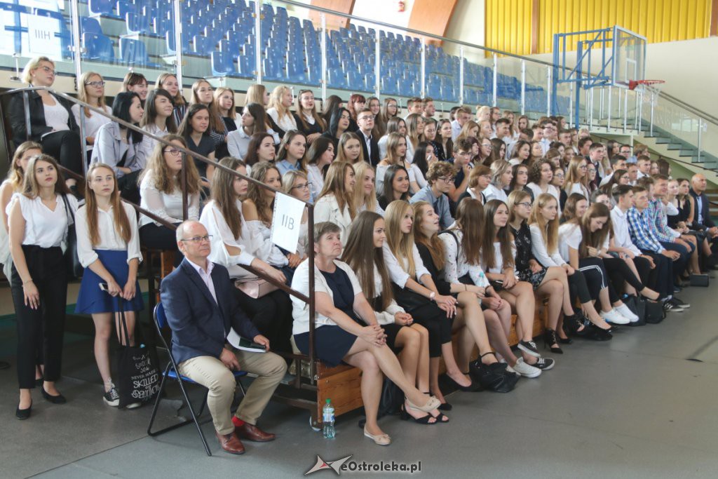 Rozpoczęcie roku szkolnego w  I LO w Ostrołęce [03.09.2018] - zdjęcie #3 - eOstroleka.pl