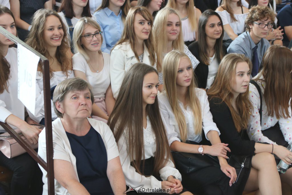 Rozpoczęcie roku szkolnego w  I LO w Ostrołęce [03.09.2018] - zdjęcie #2 - eOstroleka.pl