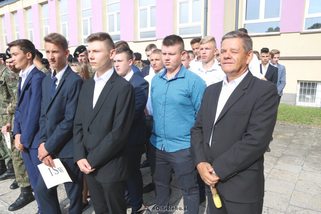 Rozpoczęcie roku szkolnego w ZSZ nr 2 w Ostrołęce [03.09.2018] - zdjęcie #5 - eOstroleka.pl