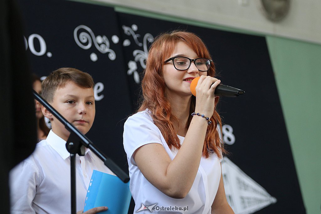Rozpoczęcie roku szkolnego w SP 4 w Ostrołęce [03.09.2018] - zdjęcie #9 - eOstroleka.pl