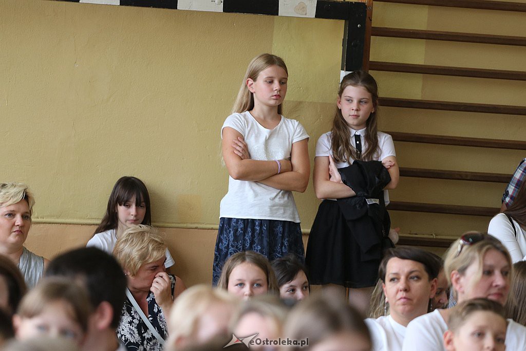 Rozpoczęcie roku szkolnego w SP 1 w Ostrołęce [03.09.2018] - zdjęcie #23 - eOstroleka.pl