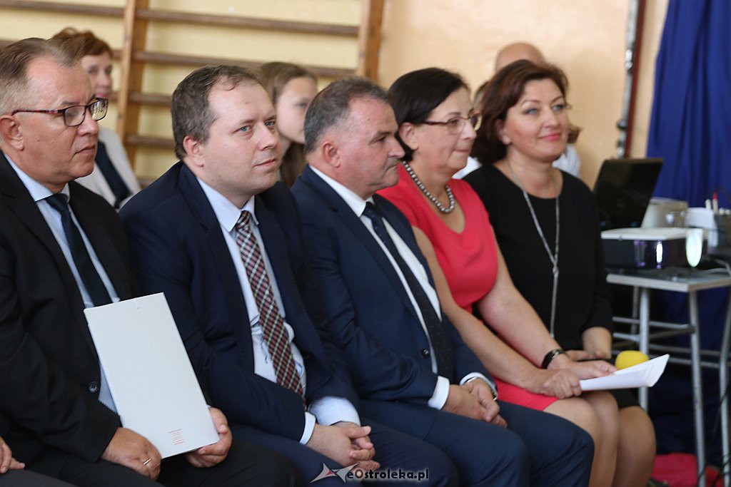 Rozpoczęcie roku szkolnego w SP 1 w Ostrołęce [03.09.2018] - zdjęcie #19 - eOstroleka.pl